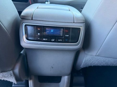 Used 2017 Toyota Highlander LE image 25