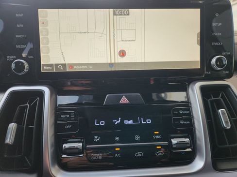 Used 2023 Kia Sorento EX image 16