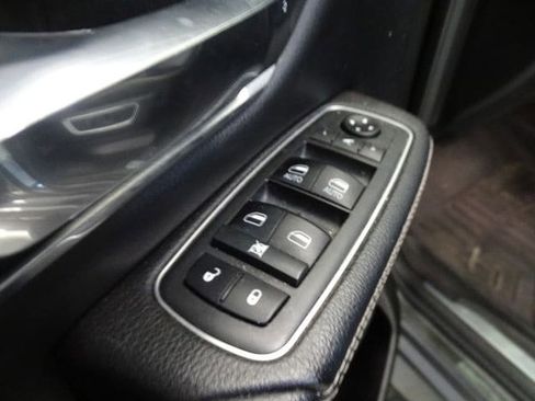 Used 2019 RAM 1500 Laramie AWD/4WD image 10