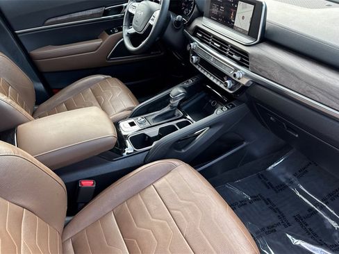 Used 2022 Kia Telluride SX w/ SX Prestige Package image 19