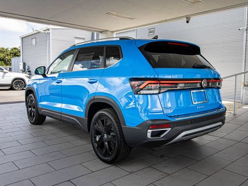 New 2026 Volkswagen Taos SE FWD image 14