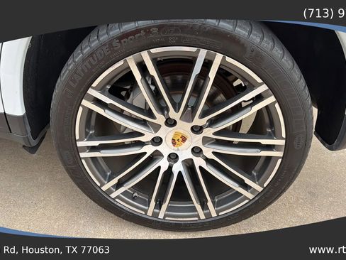 Used 2016 Porsche Cayenne S image 15