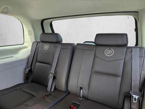 Used 2014 Cadillac Escalade Platinum AWD/4WD image 19