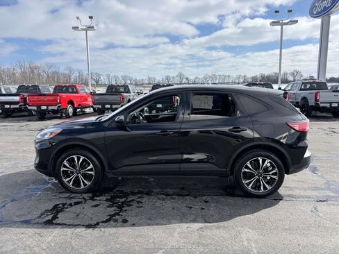Used 2022 Ford Escape SE w/ SE Sport Appearance Package image 5