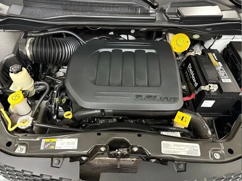 Used 2019 Dodge Grand Caravan SXT FWD image 15