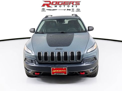 Used 2015 Jeep Cherokee Trailhawk w/ Comfort/Convenience Group AWD/4WD image 2