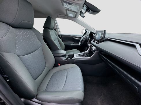 Used 2021 Toyota RAV4 XLE image 19