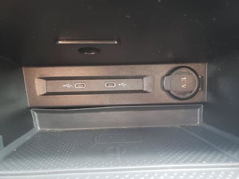 Used 2024 Volkswagen Tiguan SE AWD/4WD image 25