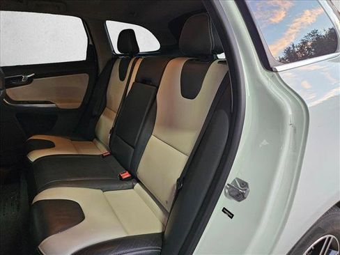 Used 2017 Volvo XC60 T5 Dynamic w/ Advanced Package AWD/4WD image 11