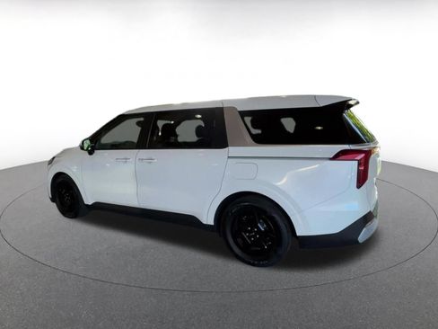 Used 2026 Kia Carnival FWD image 8