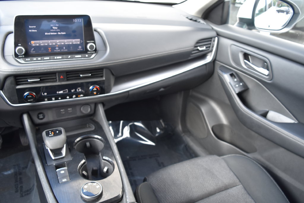 Used 2024 Nissan Rogue SV FWD image 11