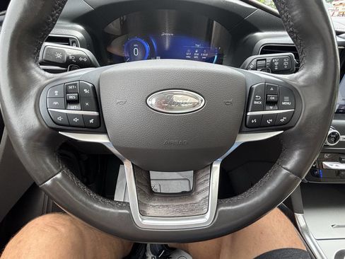 Used 2020 Ford Explorer Platinum w/ Premium Technology Package image 20