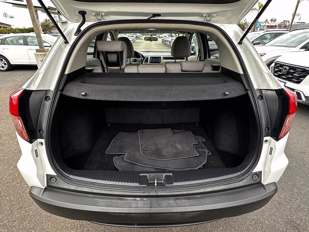 Used 2017 Honda HR-V LX image 9