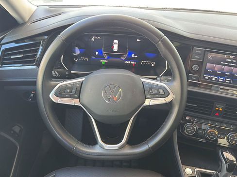 Certified 2023 Volkswagen Jetta SE w/ Panoramic Sunroof Package FWD image 19