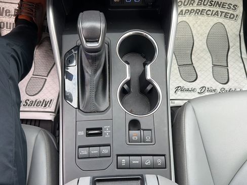 Used 2022 Toyota Highlander XLE image 14