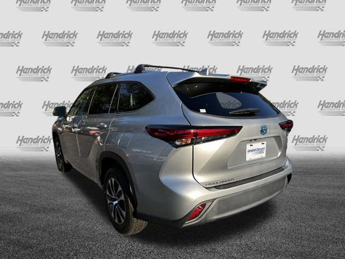 Used 2022 Toyota Highlander XLE image 7