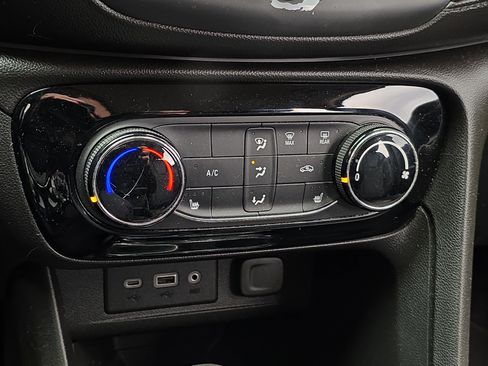 Used 2020 Buick Encore GX Preferred w/ Cold Weather Comfort Package image 19