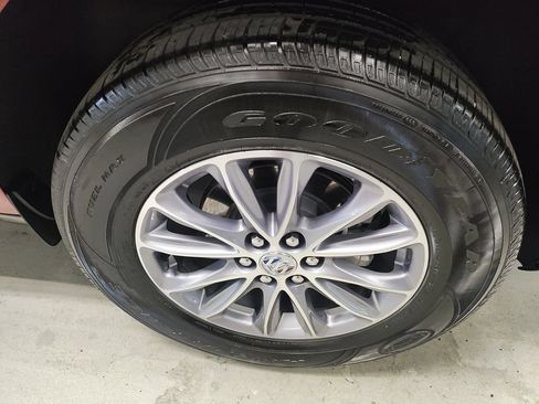 Used 2024 Buick Enclave Essence FWD image 20