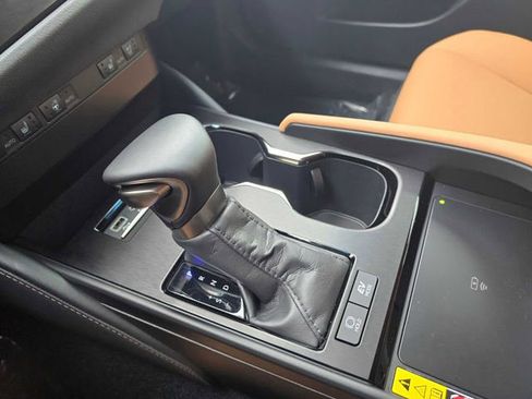 Used 2025 Lexus ES 300h w/ Premium Package image 30