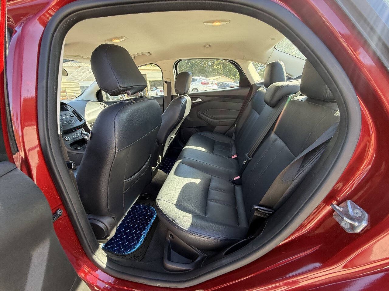 Used 2015 Ford Focus SE FWD image 17