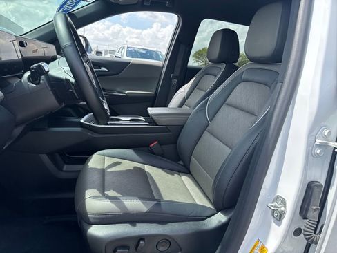 Used 2025 Chevrolet Equinox LT w/ Convenience Package II image 14