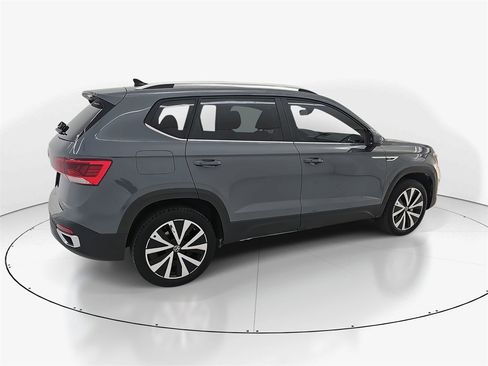 Used 2024 Volkswagen Taos SE image 5