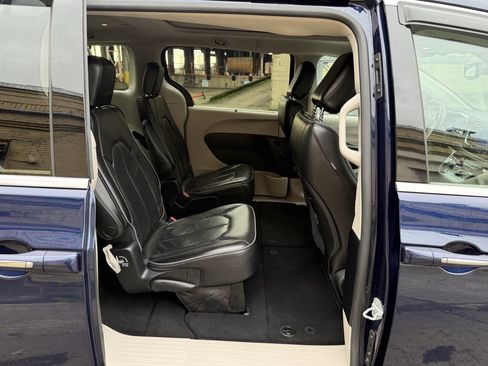 Used 2017 Chrysler Pacifica Limited w/ Tire & Wheel Group image 64