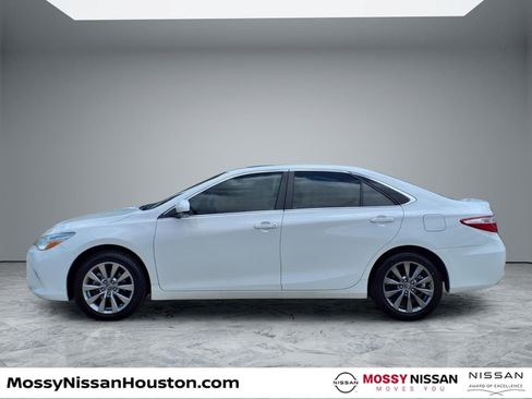 Used 2017 Toyota Camry XLE FWD image 5