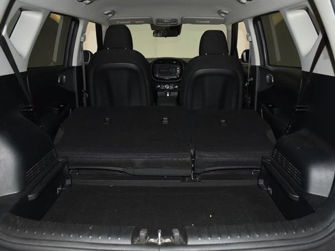 Used 2025 Kia Soul LX w/ LX Technology Package FWD image 30