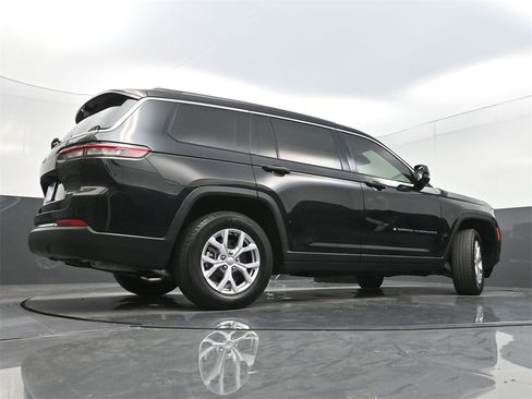 Used 2022 Jeep Grand Cherokee L Limited w/ Luxury Tech Group II image 37