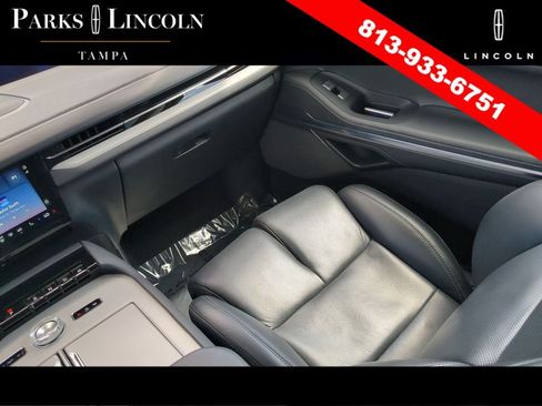 Certified 2025 Lincoln Navigator Reserve AWD/4WD image 13
