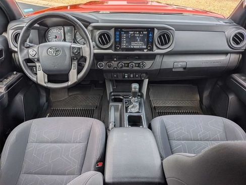 Used 2018 Toyota Tacoma TRD Sport AWD/4WD image 6
