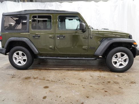 Used 2022 Jeep Wrangler Unlimited Sport AWD/4WD image 2
