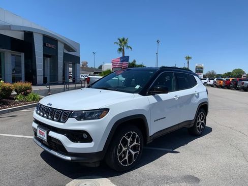 Used 2025 Jeep Compass Limited AWD/4WD image 2