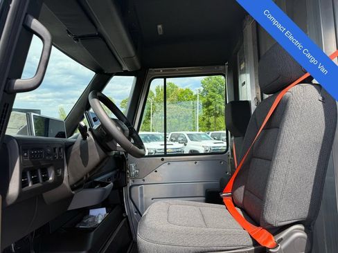 Used 2024 Chevrolet Brightdrop 400 w/ Commercial Equipment Package AWD/4WD image 16