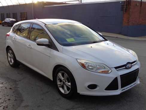 Used 2014 Ford Focus SE image 2