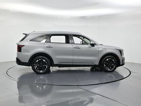Used 2025 Kia Sorento S FWD image 2