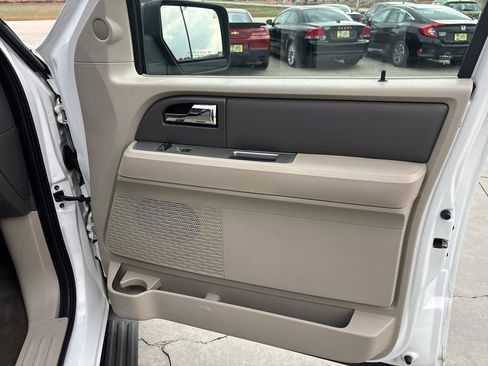 Used 2010 Ford Expedition XLT image 27