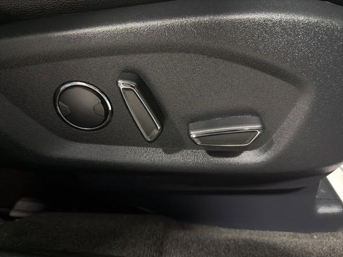 Used 2016 Ford Explorer XLT w/ Equipment Group 202A image 38