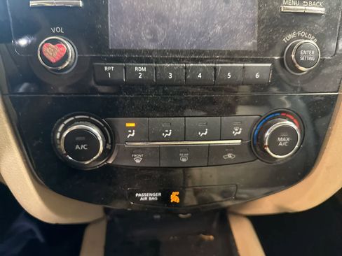 Used 2015 Nissan Rogue S w/ S Family Package image 22