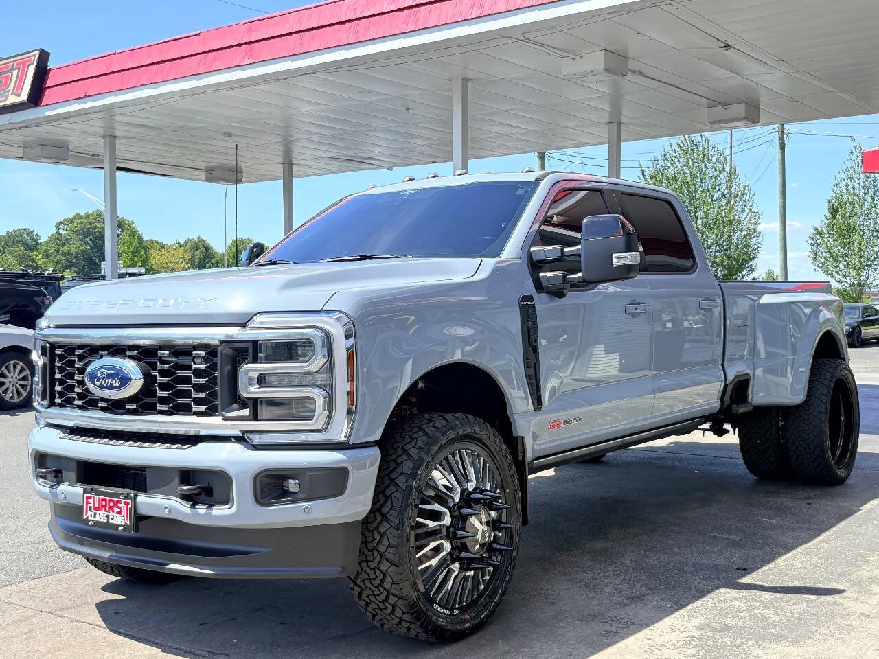 Used 2025 Ford F350 Platinum w/ FX4 Off-Road Package AWD/4WD image 6