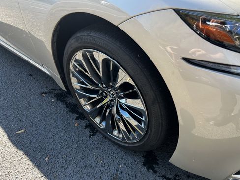 Used 2020 Lexus LS 500 w/ Interior Upgrade Package image 11