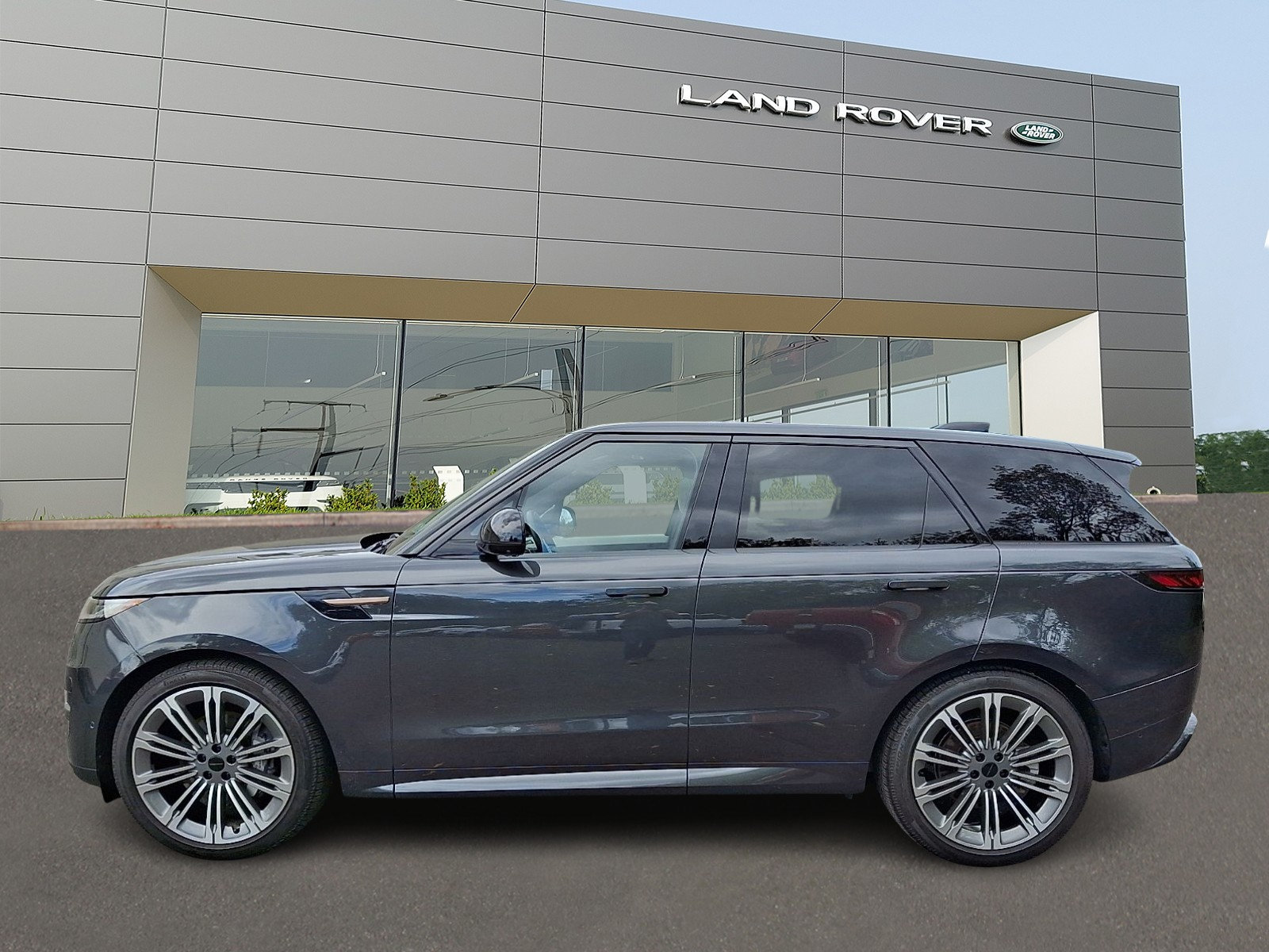 Used 2026 Land Rover Range Rover Sport SE AWD/4WD image 6