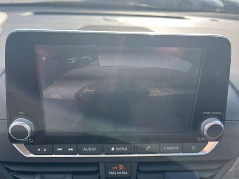 Used 2025 Nissan Altima 2.5 SV image 17