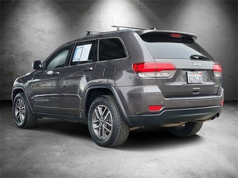 Used 2020 Jeep Grand Cherokee Laredo w/ Laredo X Package image 5