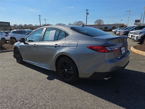 Used 2025 Toyota Camry SE image 7