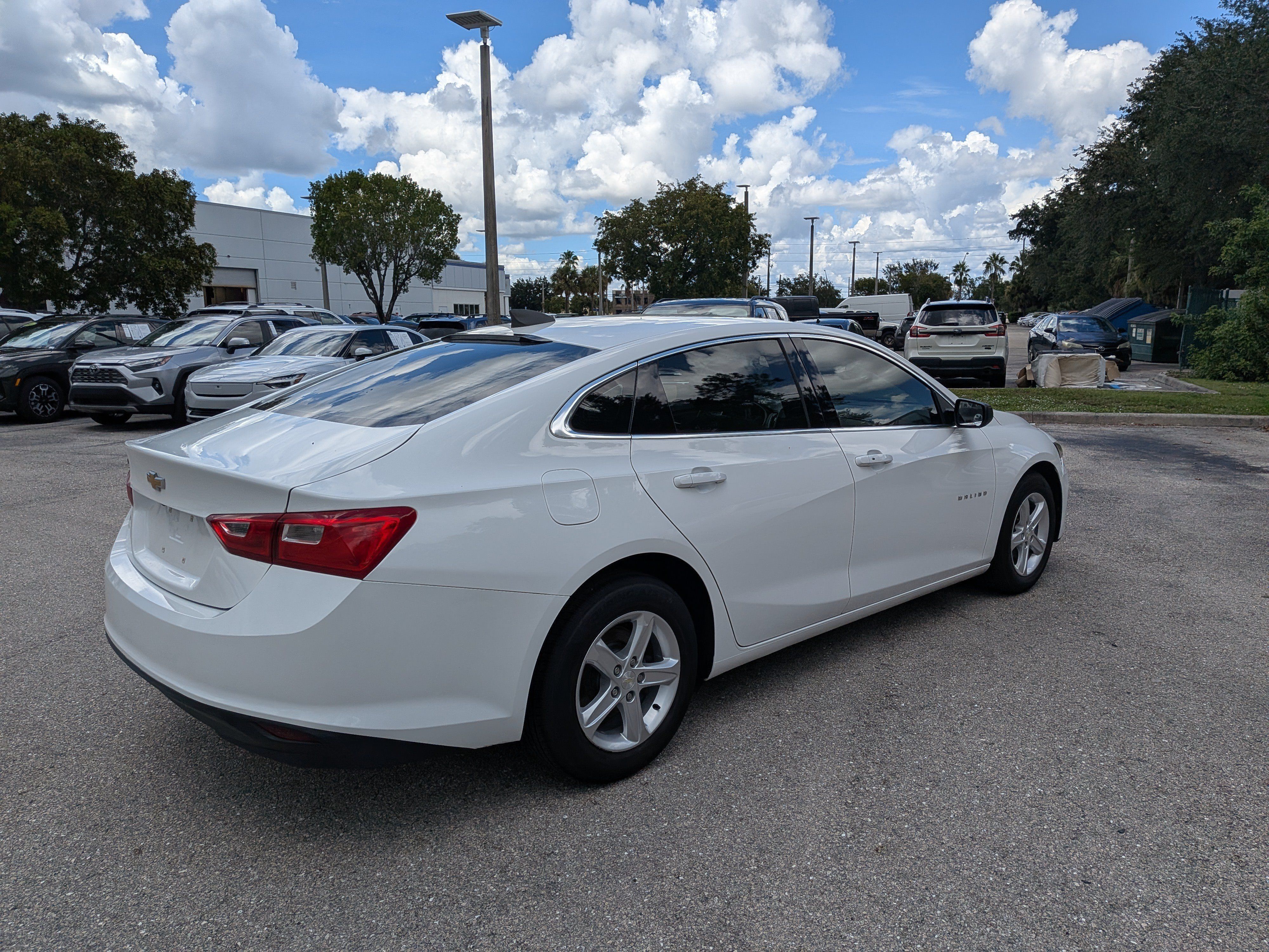 Used 2020 Chevrolet Malibu LS FWD image 4