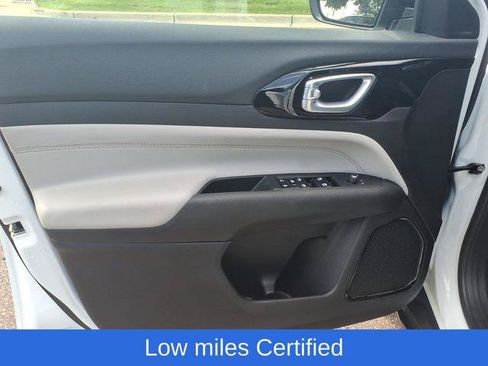 Certified 2024 Jeep Compass Limited AWD/4WD image 8