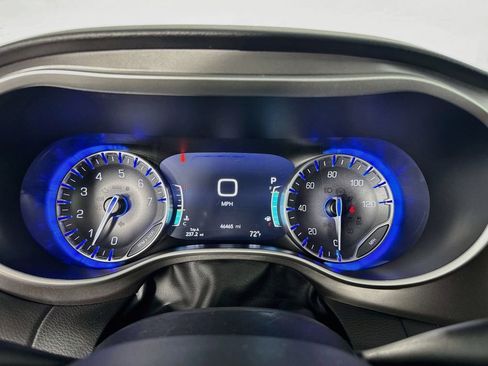 Used 2024 Chrysler Pacifica Touring-L FWD image 18