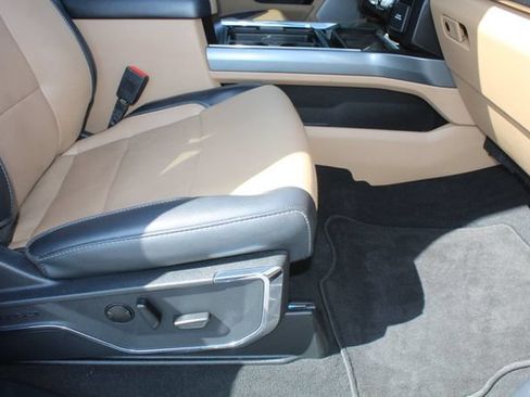 Used 2023 Ford F250 Lariat w/ Lariat Ultimate Package AWD/4WD image 18